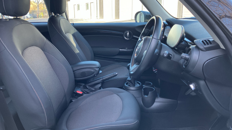 MINI Hatchback 1.5 Cooper Classic 3dr Petrol Hatchback